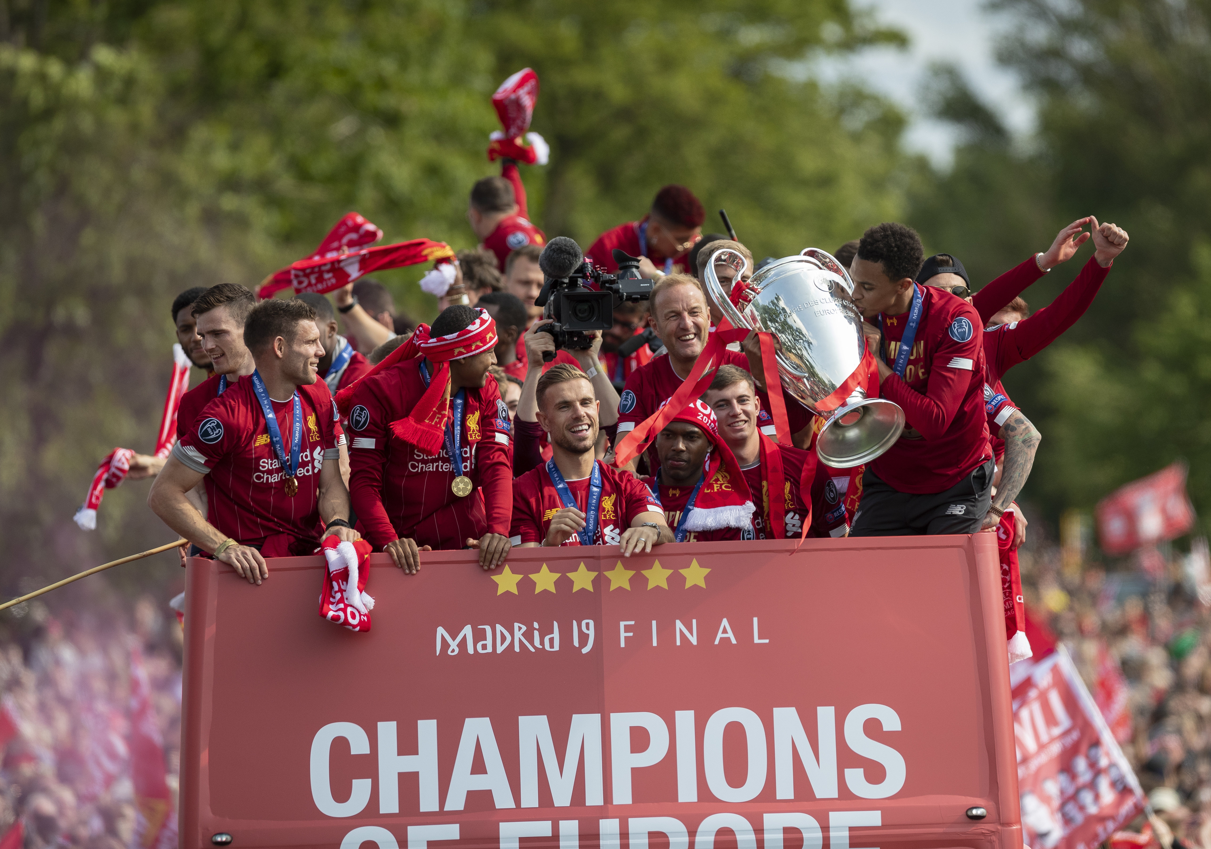 BYG的输出不足以扭转局面， Puff 的Sivir发展成为团战主宰，使SG获得赛点。